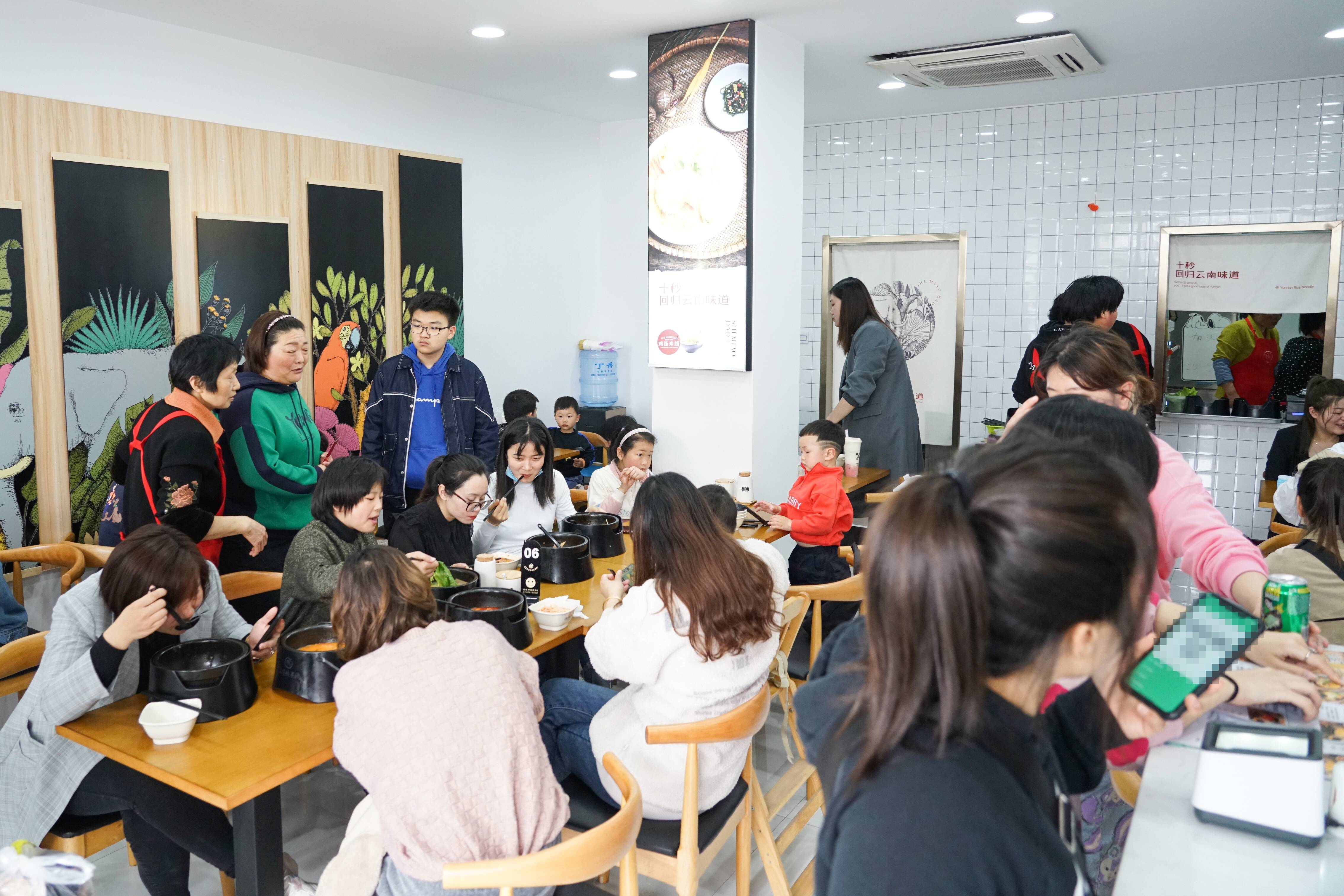 怎樣才能把十秒到過(guò)橋米線加盟店的生意做好